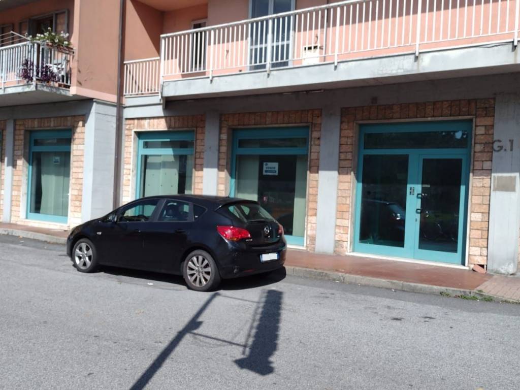 Locale commerciale via carlo navone, centro, busalla