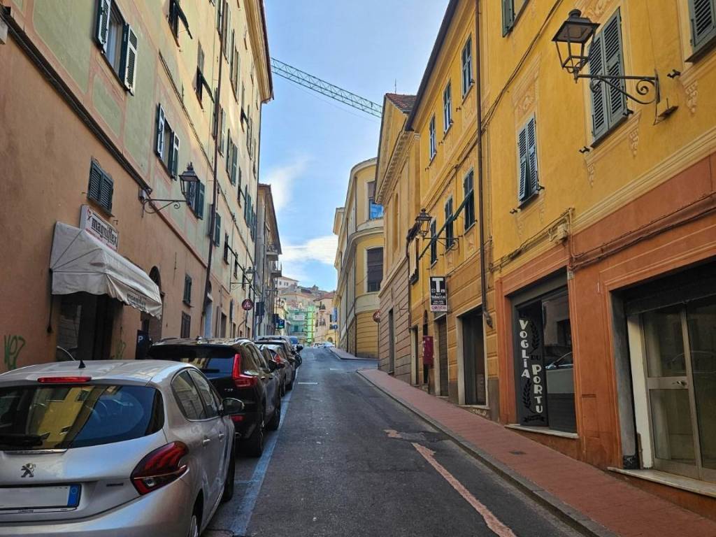 Locale commerciale via san maurizio, porto maurizio, imperia