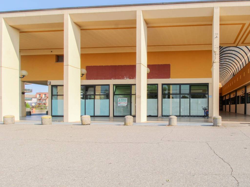 Locale commerciale viale enrico mattei, coccaglio