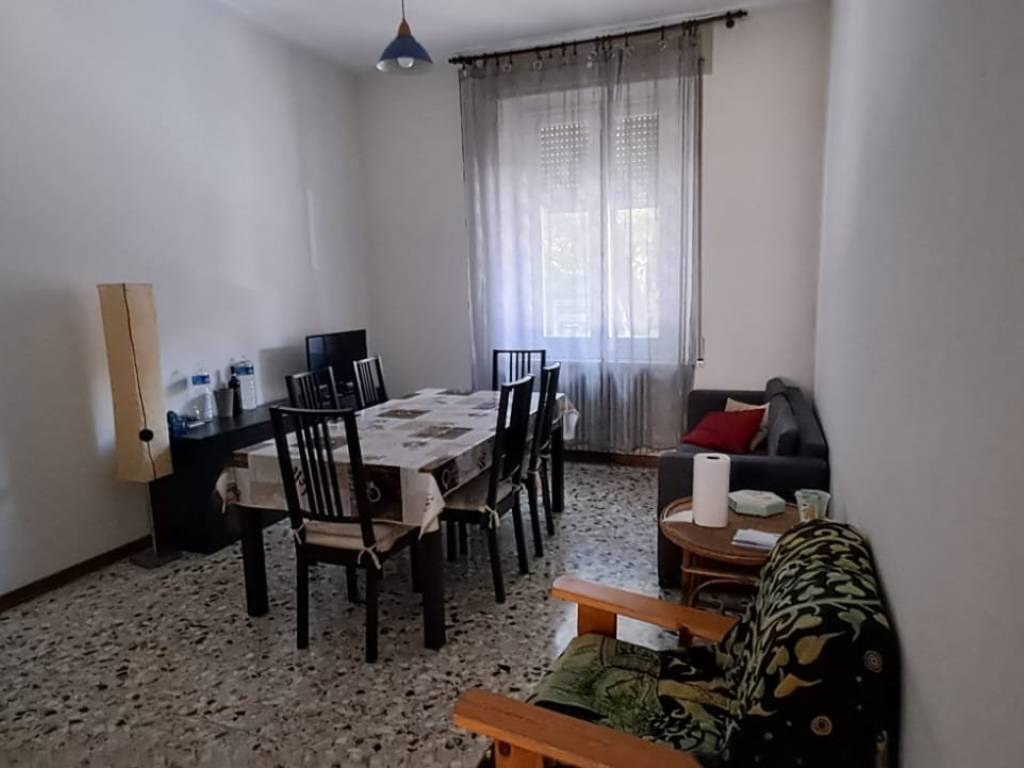 Stanza singola viale osacca, parma