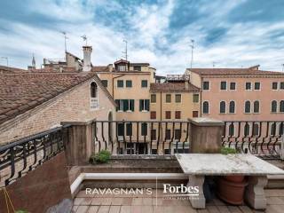 4-room flat Campo San Tomà, 2863, San Polo, Venice