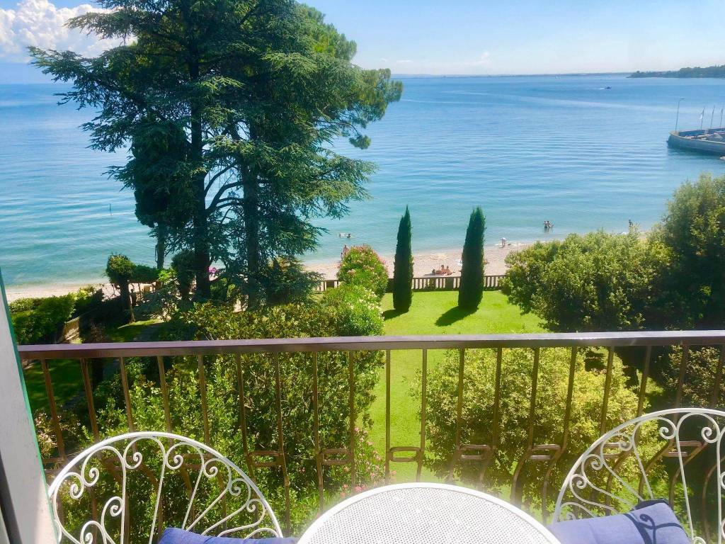 Bilocale via guglielmo marconi 45, centro, padenghe sul garda