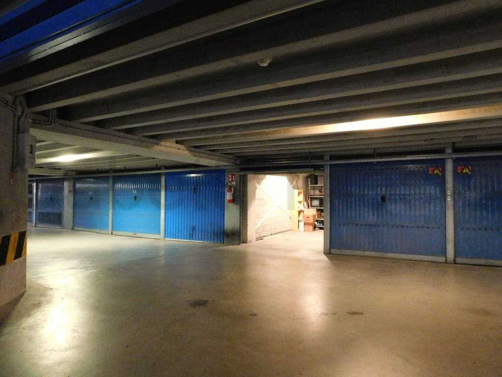 Garage - box, largo barriera - ospedale maggiore, trieste