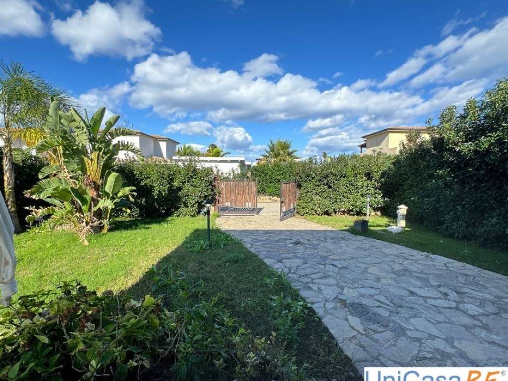 Villa bifamiliare viale italia, campofelice di roccella