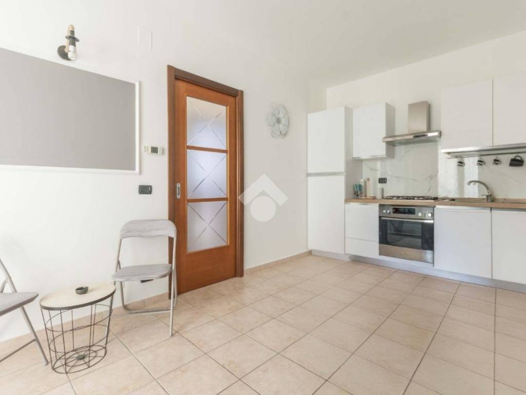 Trilocale via nazionale, centro, roseto degli abruzzi
