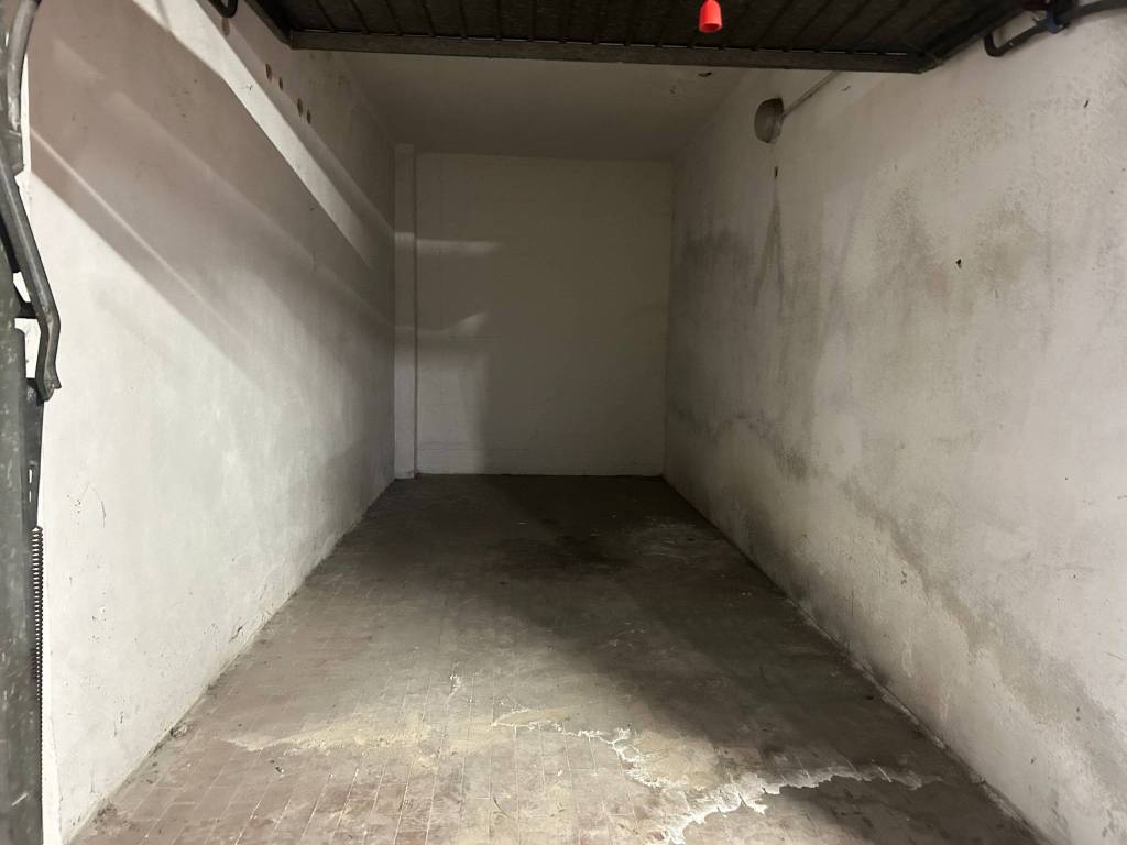 Garage - box via emilio boni, zarini - valentini, prato