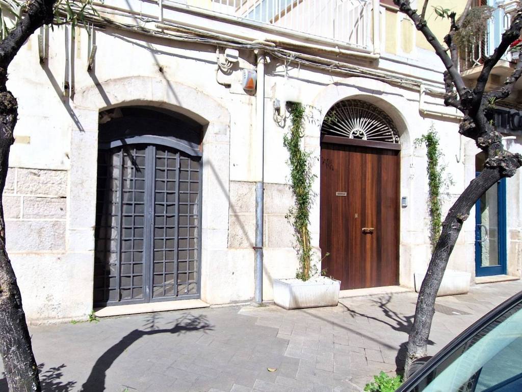 Locale commerciale via camillo benso di cavour, trani