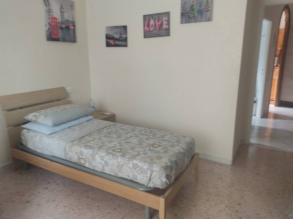 Stanza singola via emma perodi 2, roma
