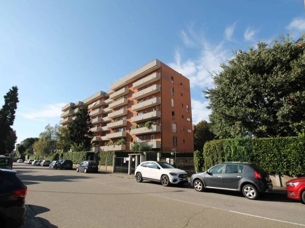 Posto auto - moto viale don minzoni, 38, bresso