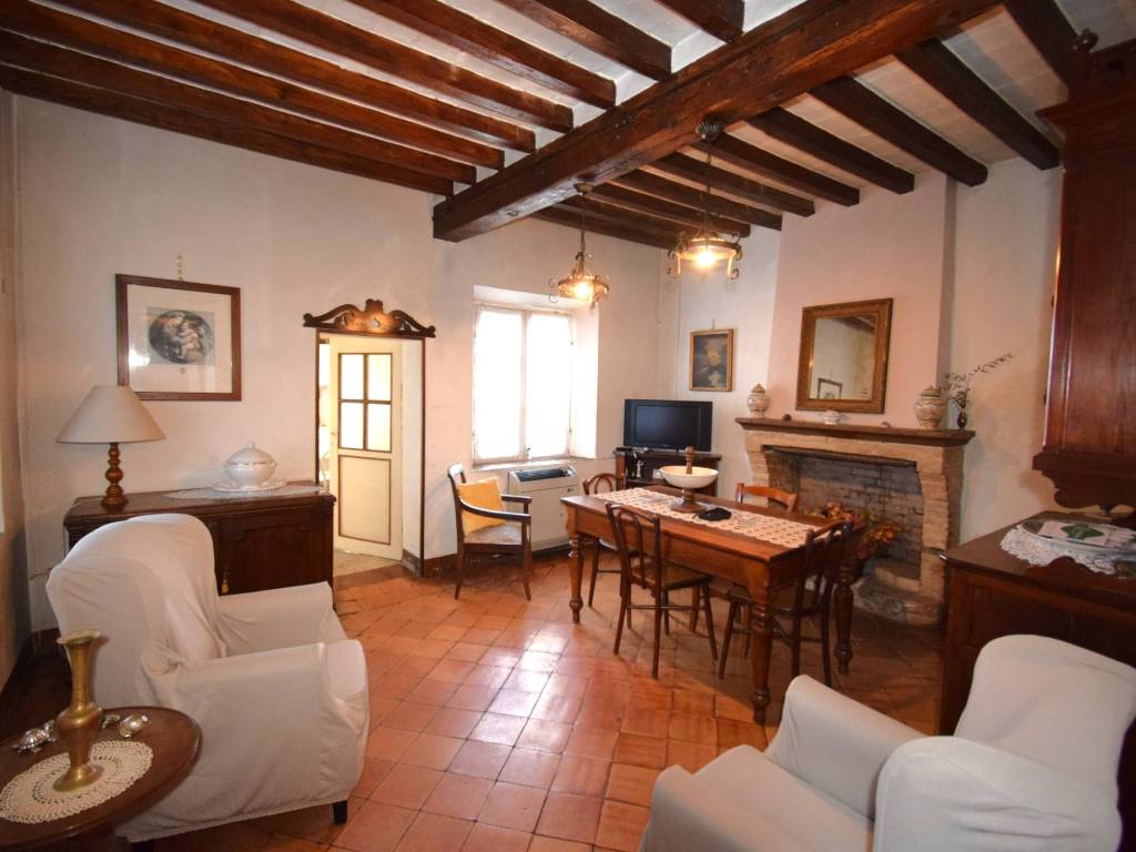 Rustico, buono stato, 449 m², felino