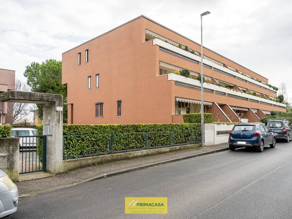 Quadrilocale ottimo stato, primo piano, poiano, verona