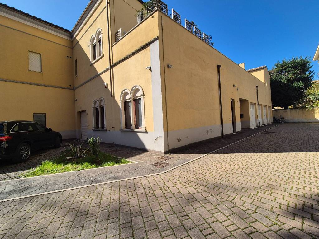 Trilocale viale amerigo vespucci 35, porta nuova, pescara