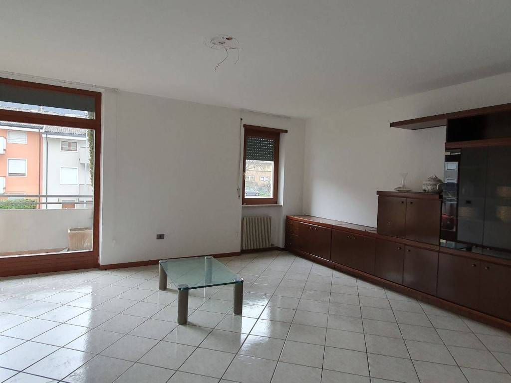 Appartamento via riccardo largaiolli 1, centro, ala
