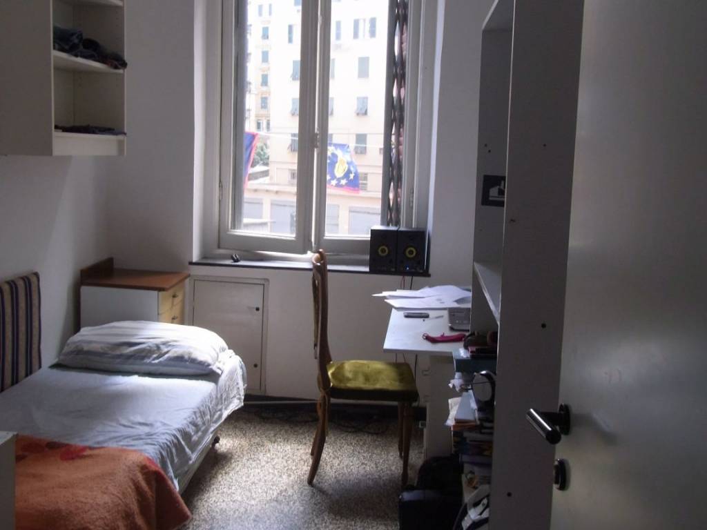 Stanza singola via caffa, genova