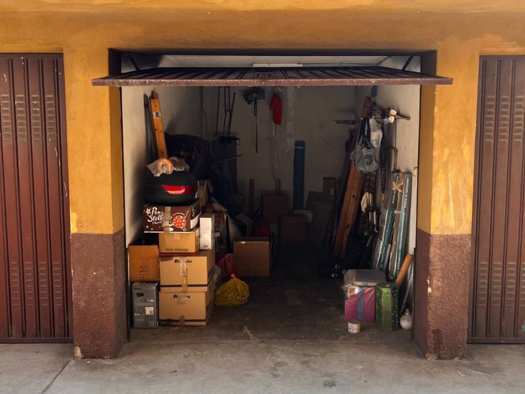 Garage - box via fratelli beolchi 4, trenno, milano