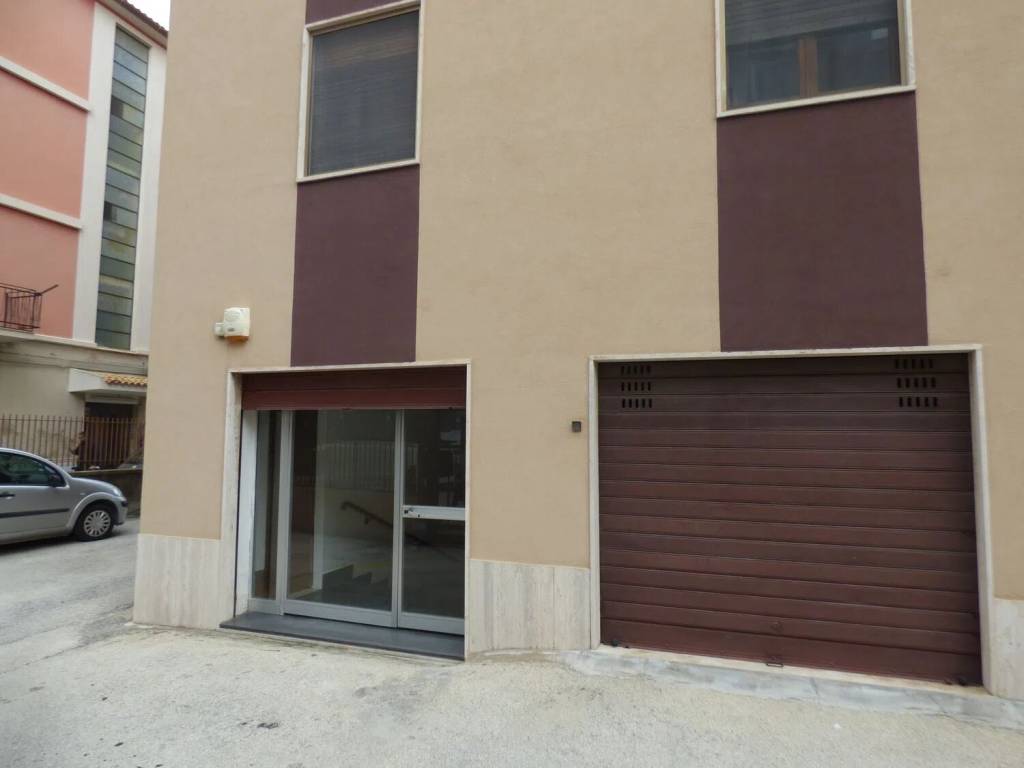 Locale commerciale benedetto croce, 8, centro, augusta