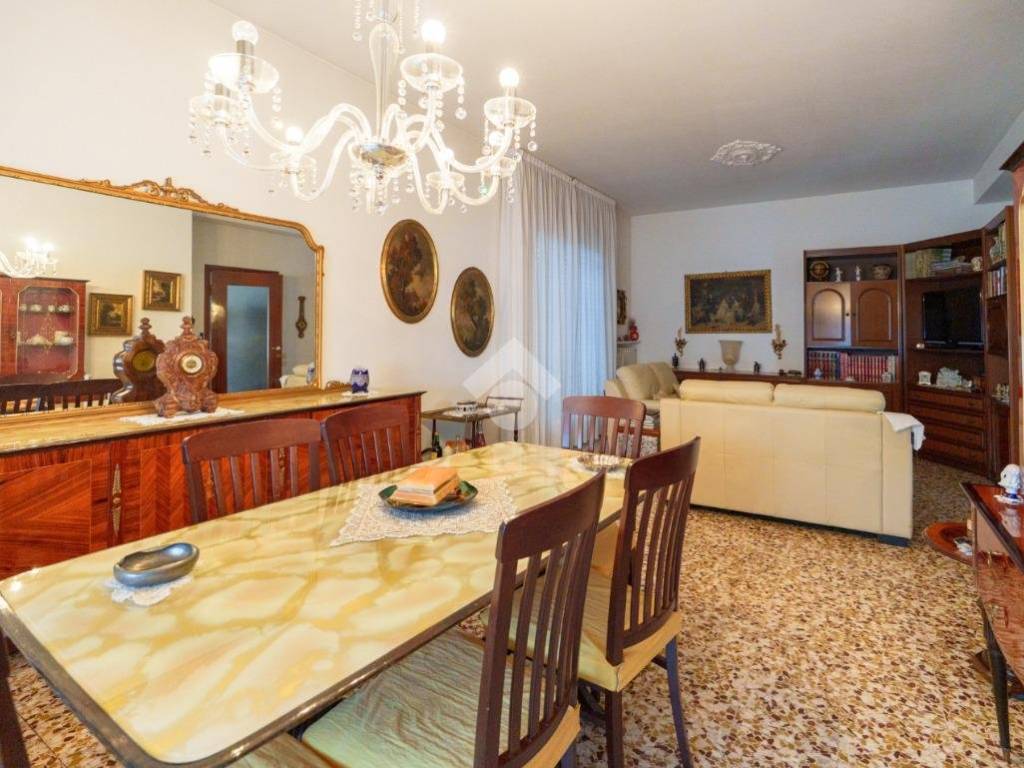 Vendita Appartamento Treviglio. Trilocale in via Bergamo 13. Buono ...
