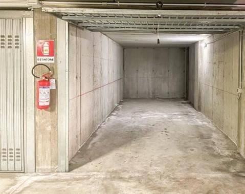 Garage - box via alessandro volta 3, centro, cairate