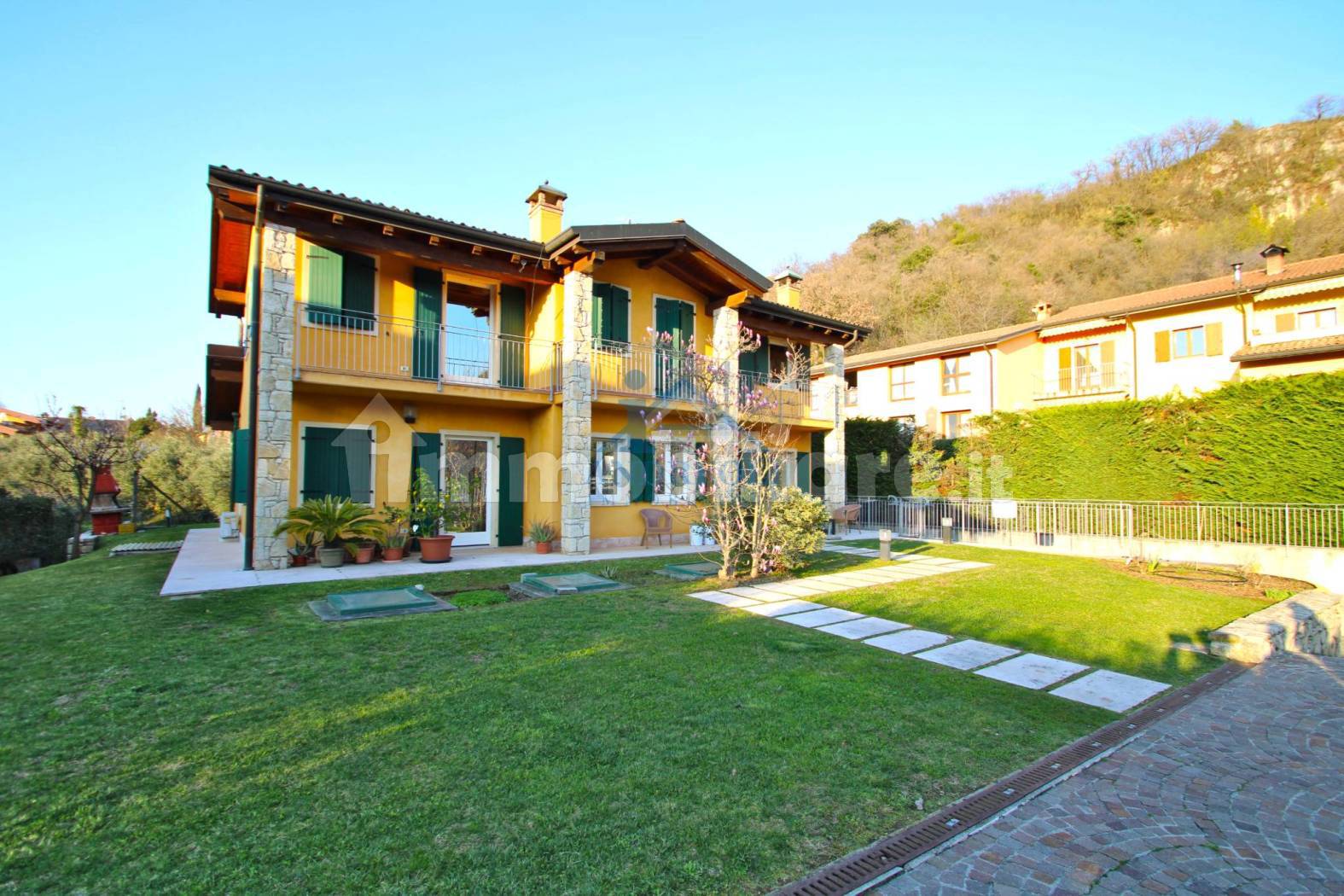 Villa in vendita a Torri del Benaco