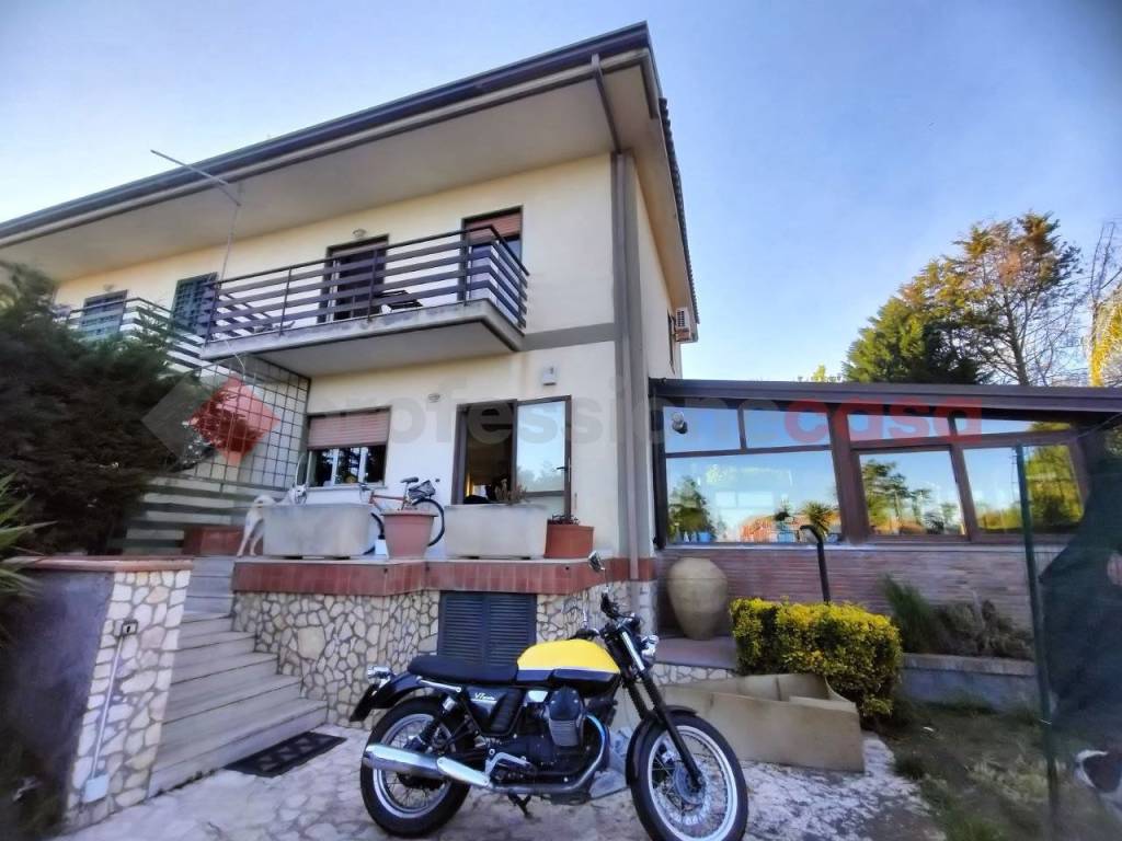 Villa unifamiliare via del bosco , 275, centro, mascalucia