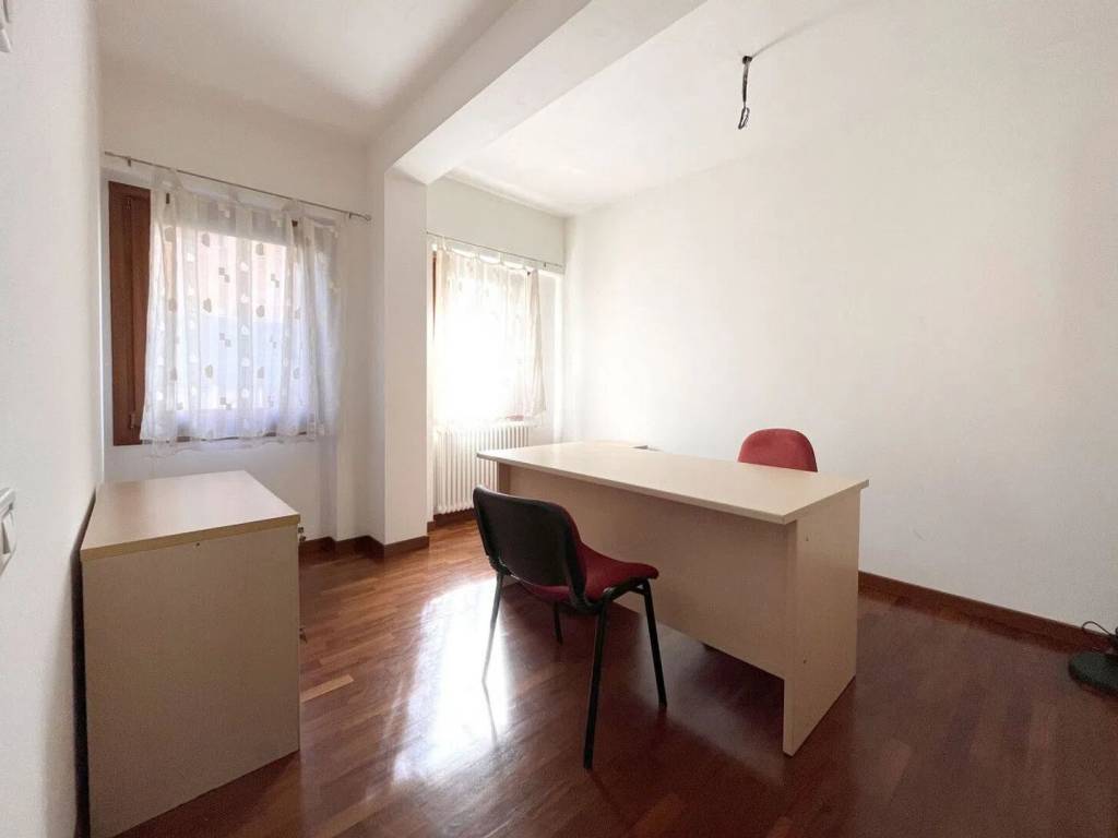 Ufficio - studio via giuseppe laurenti, 7 -8, centro storico, rovigo