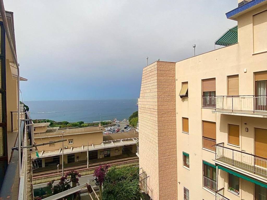 Stanza doppia via francesco nullo 2, genova