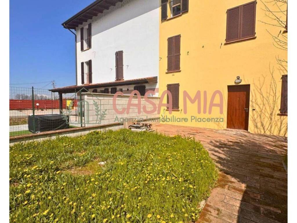 Villa a schiera strada padana inferiore, centro, caorso