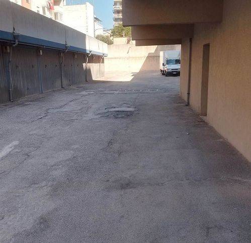 Capannone, commenda, brindisi
