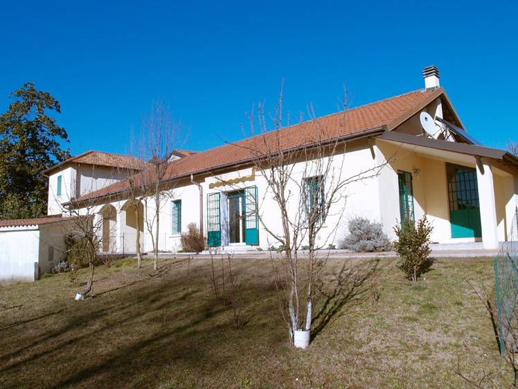 Villa bifamiliare via edmondo de amicis 22, centro, somma lombardo
