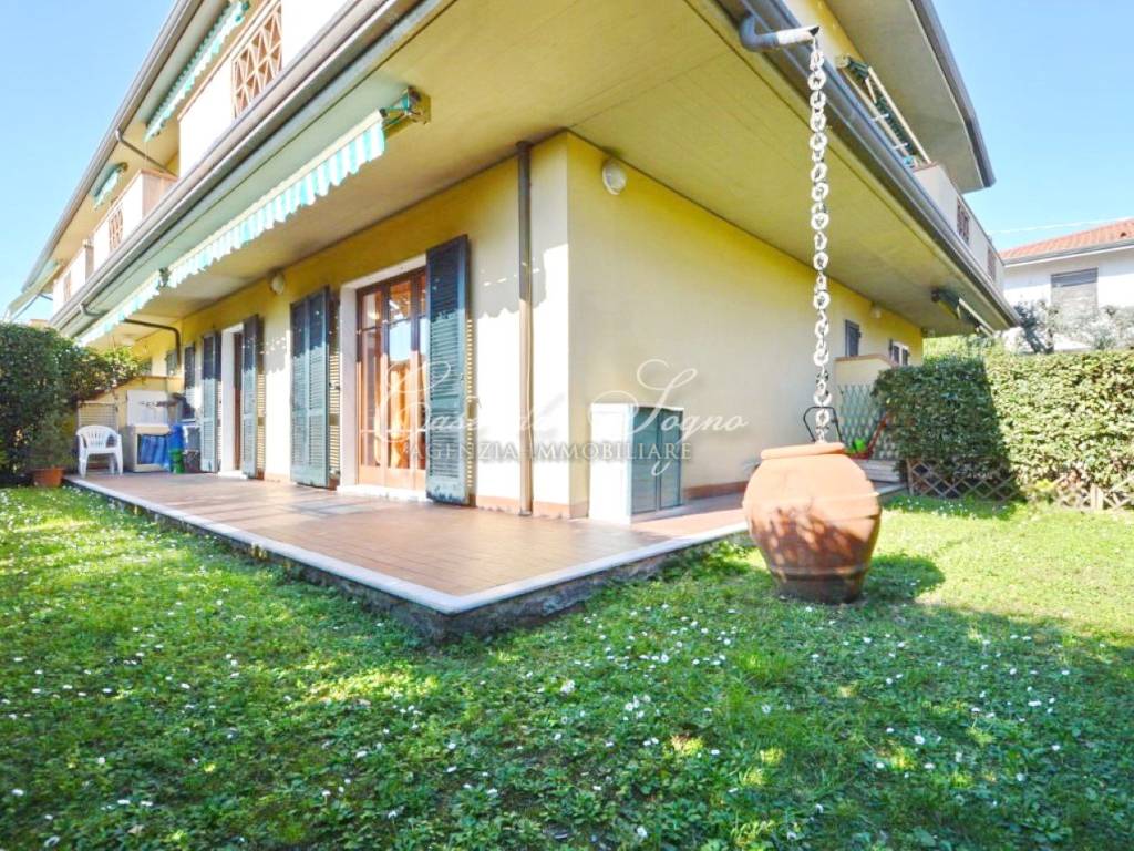 Villa unifamiliare via san leonardo, marina di massa centro, massa