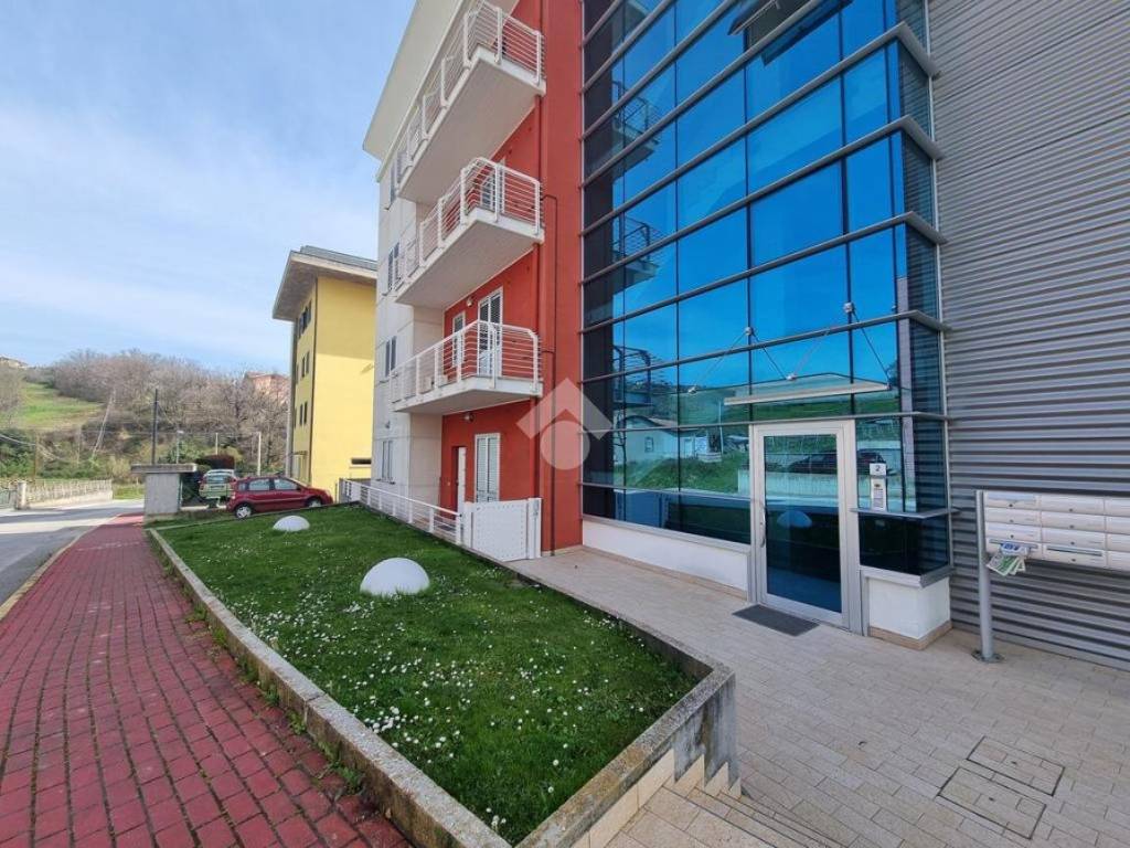 Vendita Appartamento Castellalto. Trilocale in via Giuseppe Ungaretti 2.  Ottimo stato, primo piano, con terrazza, riscaldamento autonomo, rif.  119459479