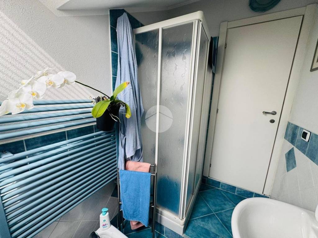 Vendita Appartamento Sestri Levante. Quadrilocale in via Del Petronio 42.  Ottimo stato, primo piano, posto auto, con balcone, riscaldamento autonomo,  rif. 119322027