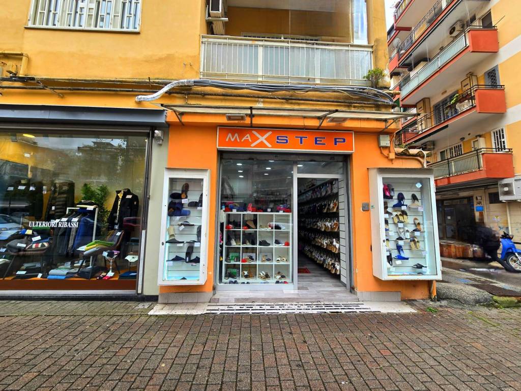 Attività commerciale via dell'epomeo, soccavo, napoli