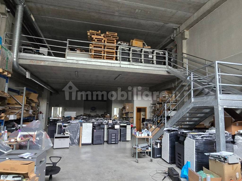 capannone-via-padre-ugolino-frasca-chieti-rif-119496601-immobiliare-it