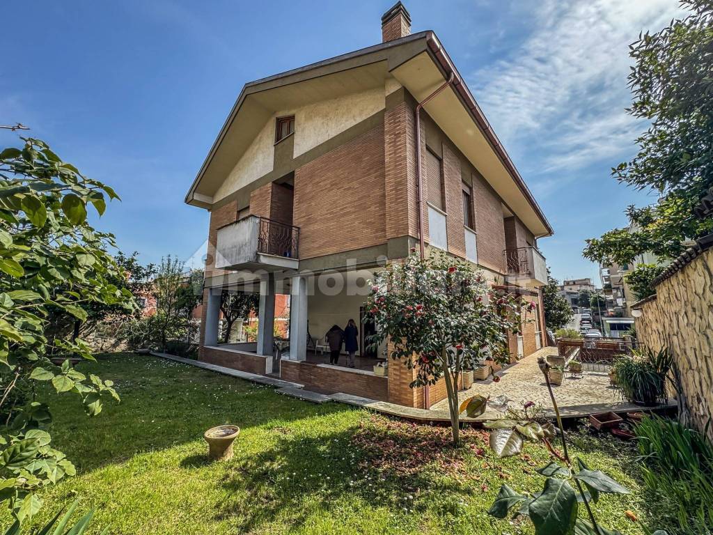 Villa unifamiliare via della Poiana, Tor Tre Teste - Torre Maura, Roma