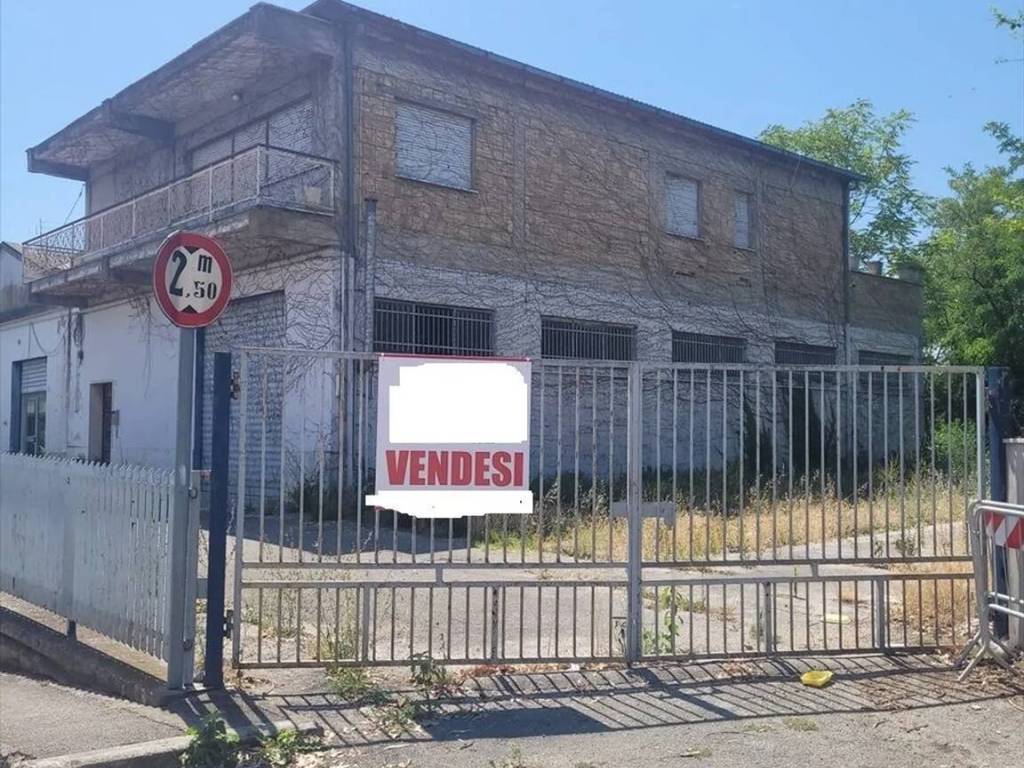 Capannone via marvin gelber san c., chieti scalo, chieti