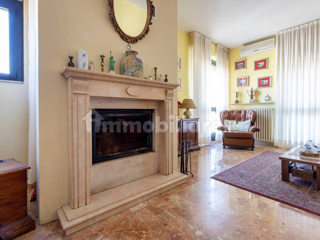 Salone