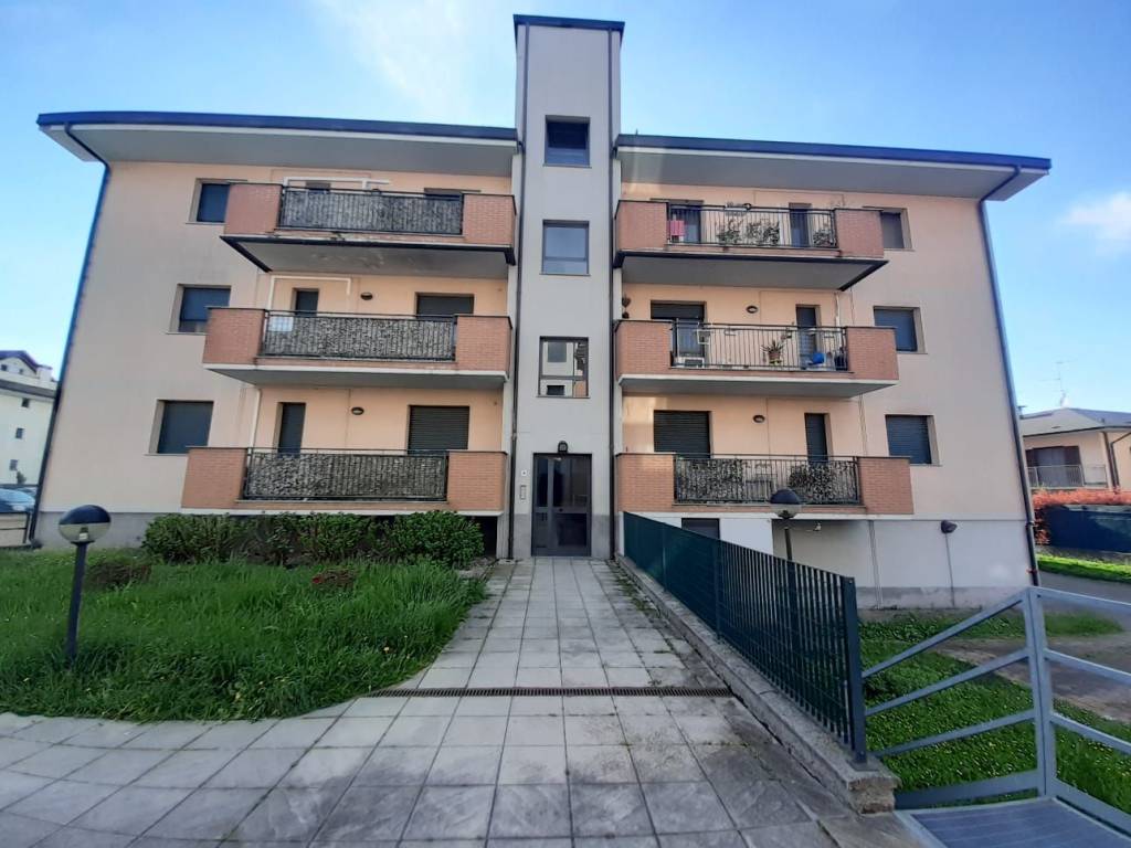 Trilocale via papa giovanni paolo ii 5, landriano