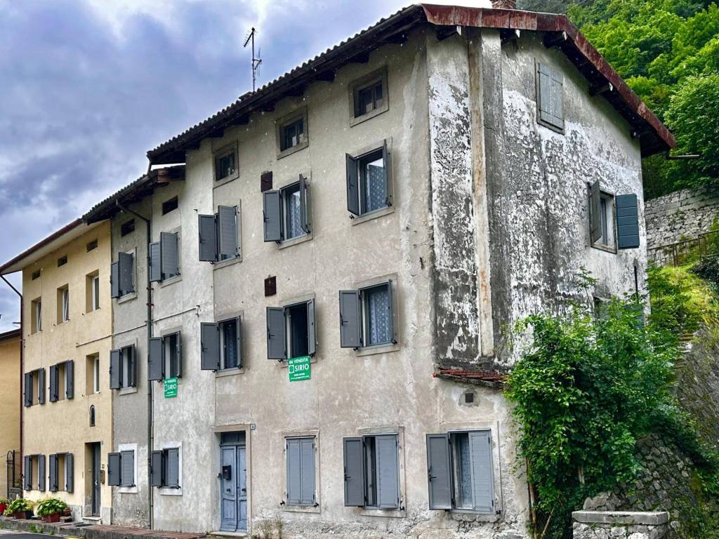 Rustico, da ristrutturare, 314 m², centro, chiusaforte