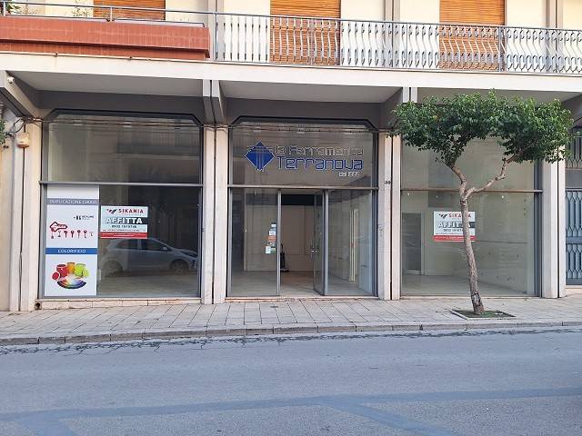 Locale commerciale viale rosario cancellieri, centro, vittoria
