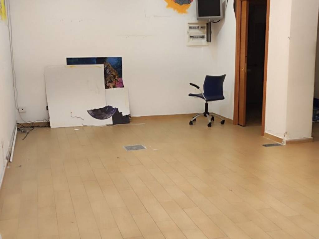 Attività commerciale via re martino 8/b, centro, aci castello