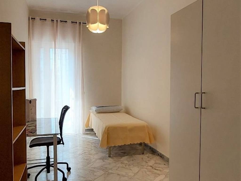 Stanza singola via carlo maranelli 15, bari