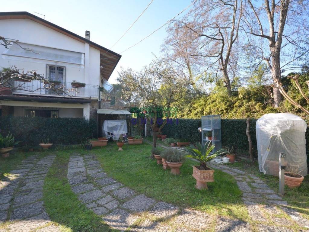 Villa a schiera via delle macchie, ronchi - poveromo, massa