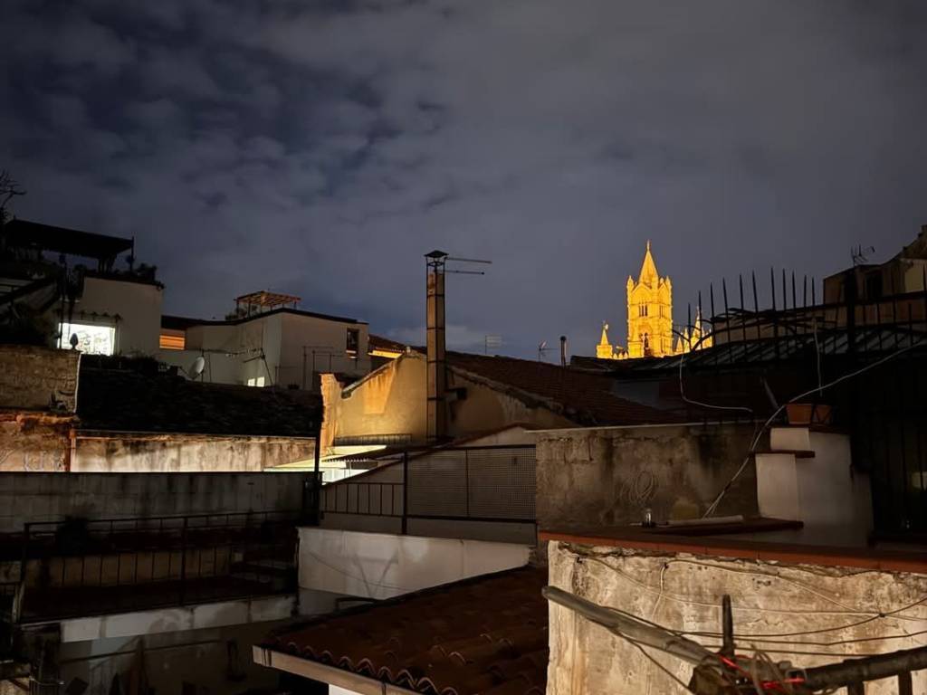 Stanza singola via vittorio emanuele, palermo