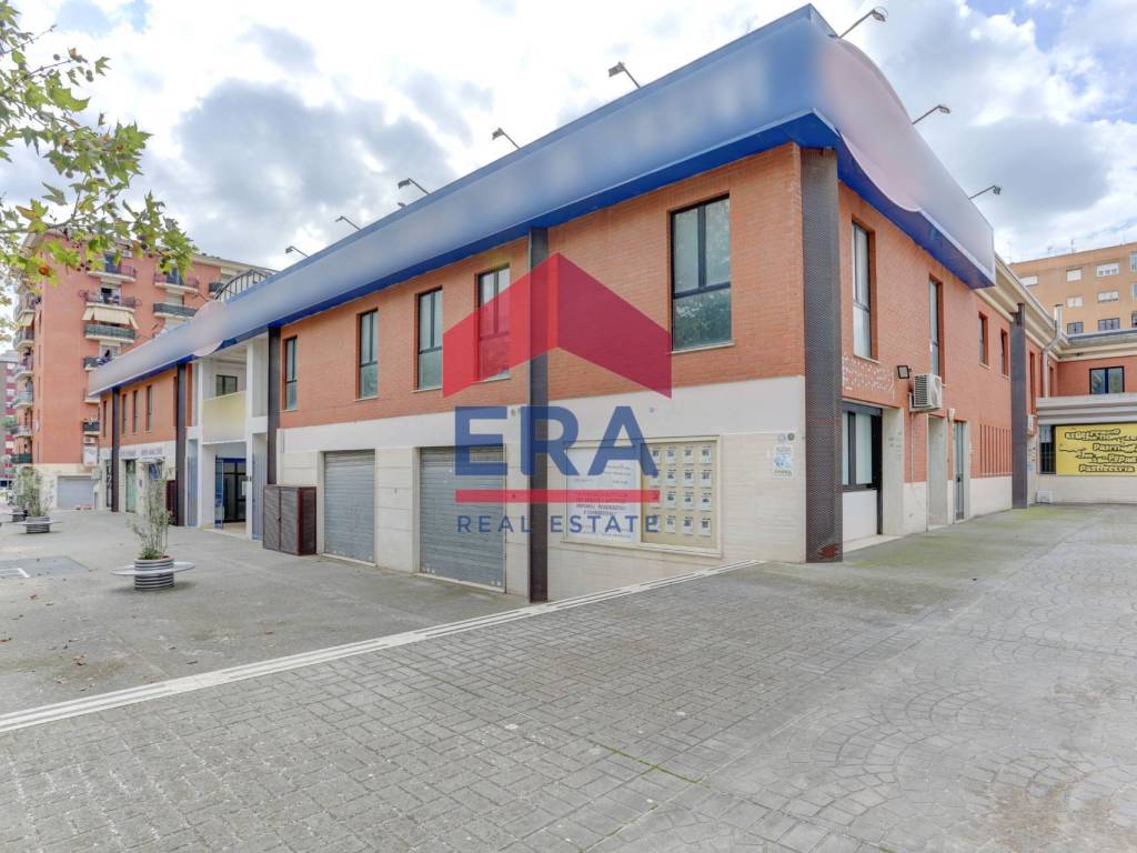 Locale commerciale via a. de gasperi 4, pomezia centro, pomezia
