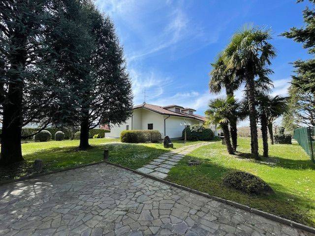Appartamento in villa via san benedetto 32, sirone