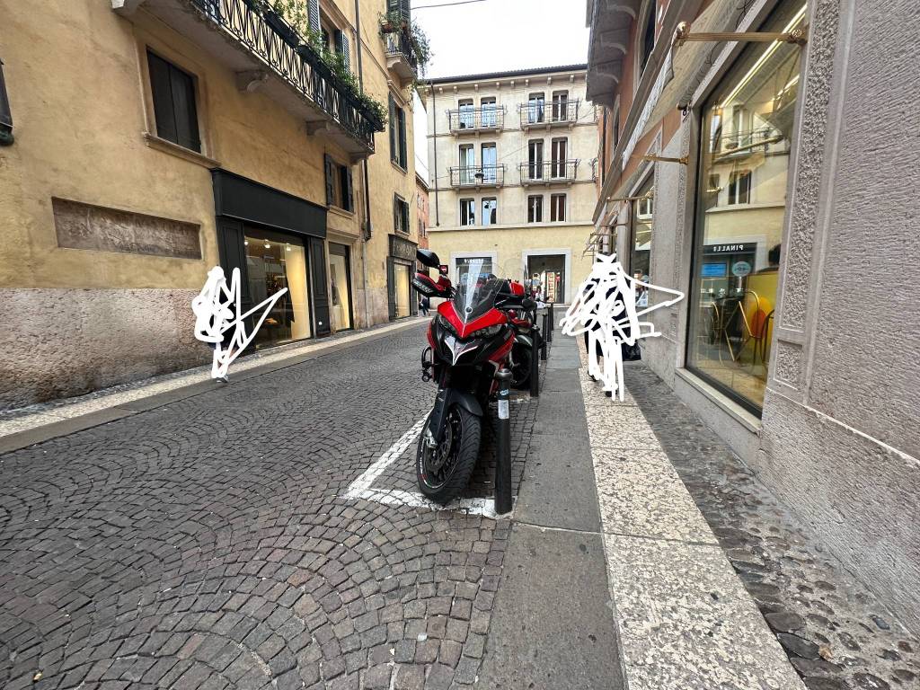 Posto auto - moto via rosa 1, centro storico, verona