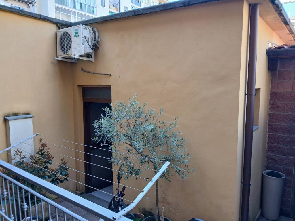 Magazzino - deposito via conte di roccavione 37, borgo vittoria, torino