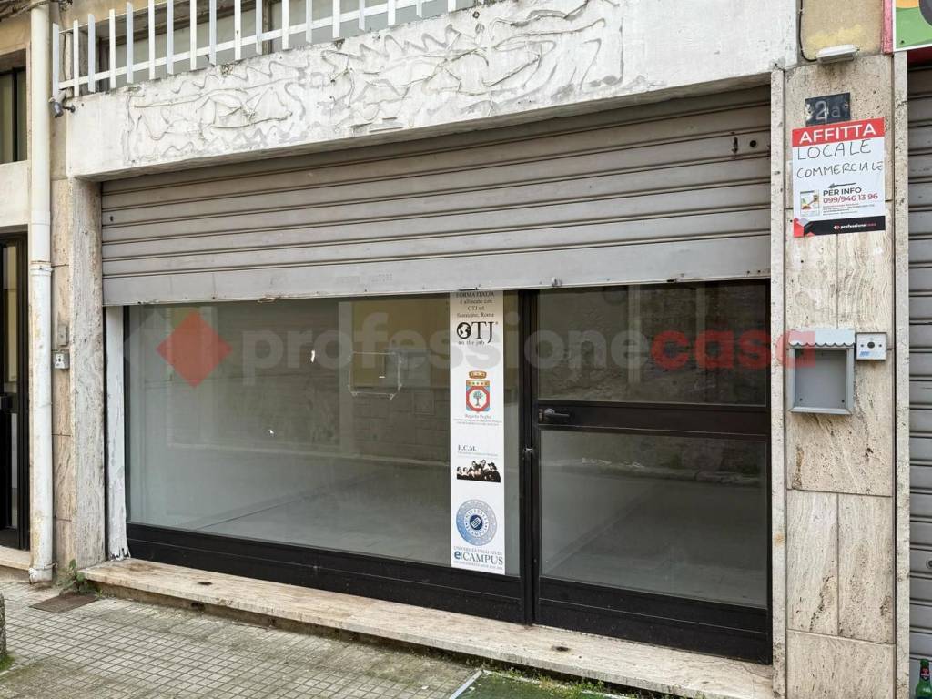 Locale commerciale via per uggiano, 2a, centro, manduria