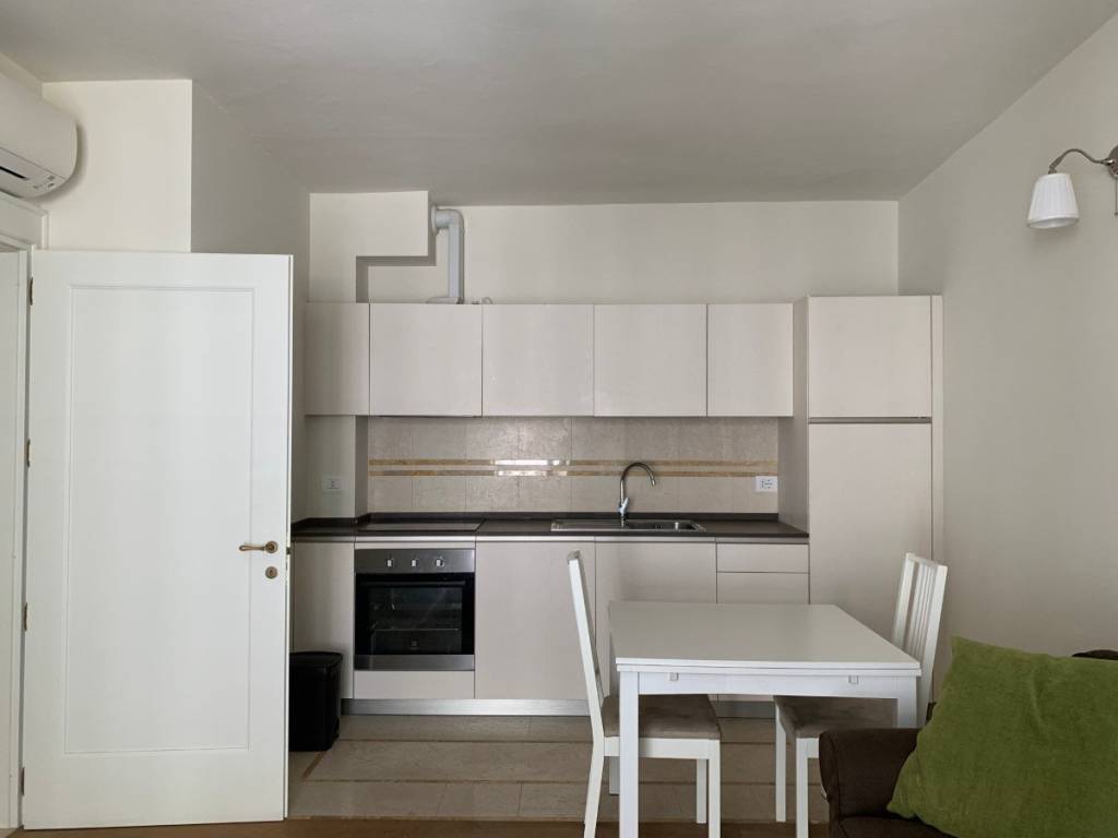Trilocale via trento 9, borgo teresiano, trieste